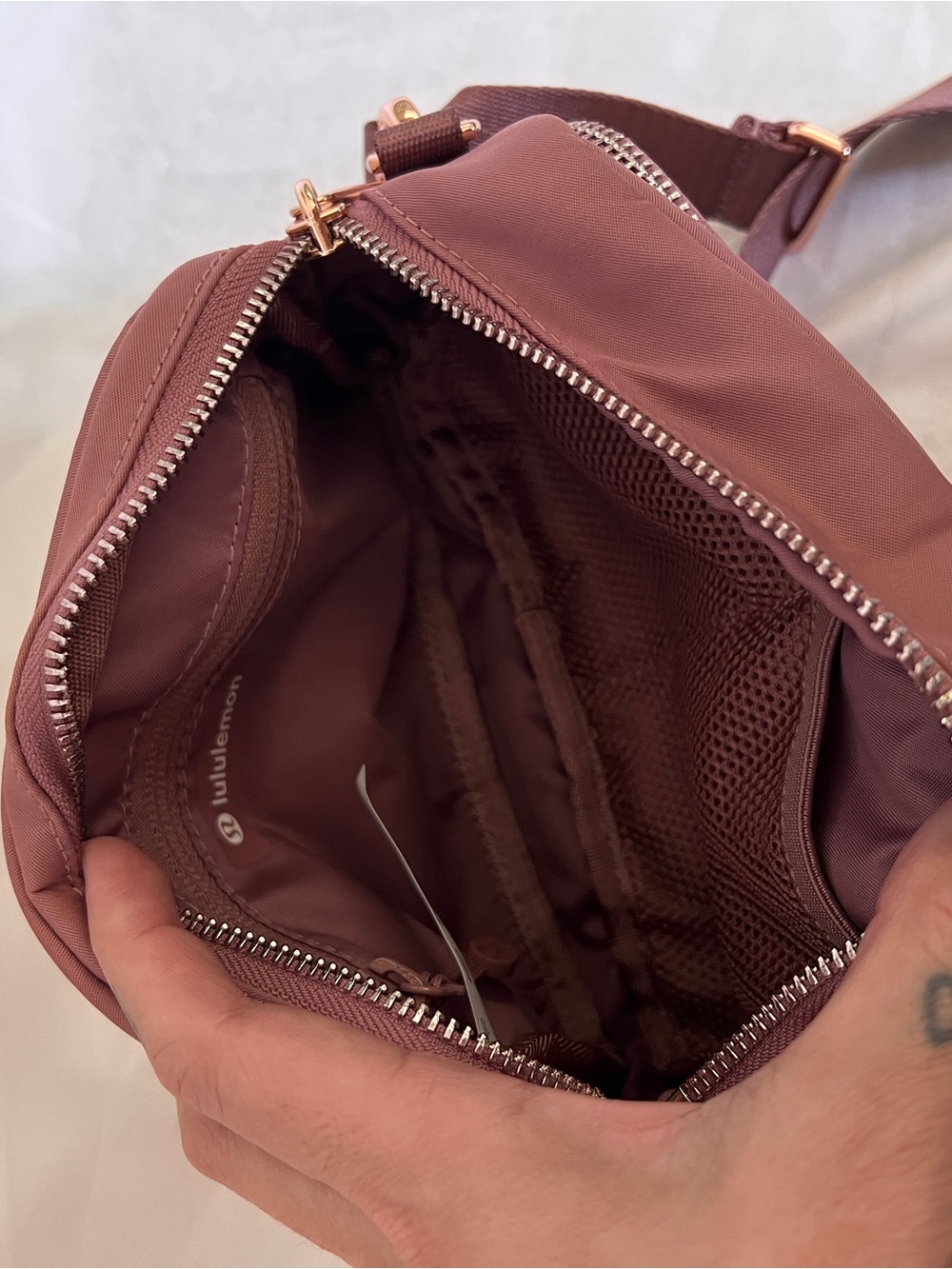 lululemon athletica Everywhere Crossbody Bag 2L Metal Hardware in Dusty Rose - Picture 7 of 11